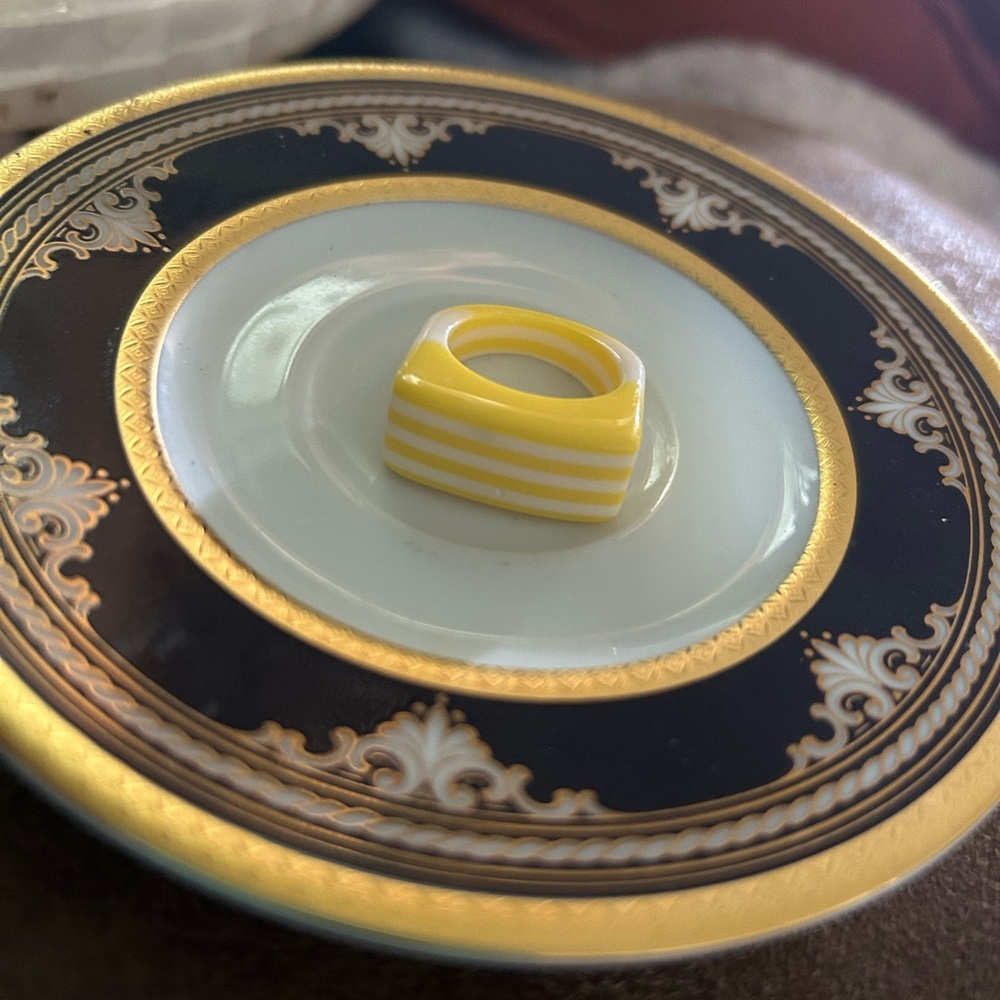 Vintage Lucite Layer Ring in Yellow and White
